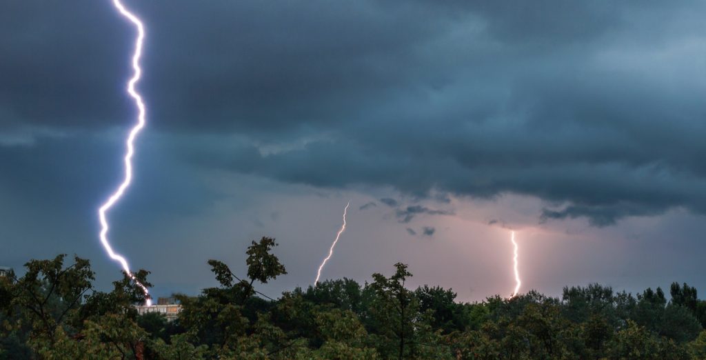 Onweer boven de stad