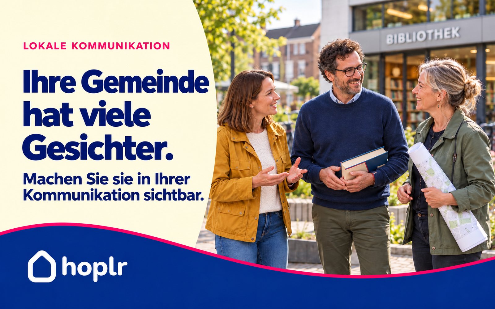 Hoplr-Titelbild: Ihre Gemeinde hat viele Gesichter. Beispielhafte Szene mit drei kommunalen Mitarbeitenden vor einer Bibliothek.